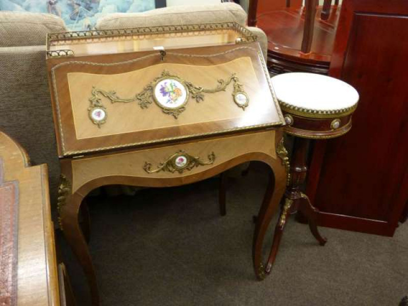 Spanish ladies writing desk inset with porcelain panels and similar marble topped plant stand (2)