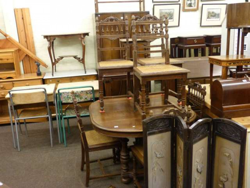Early 20th Century oak turned leg dining table and six bergere seated chairs
