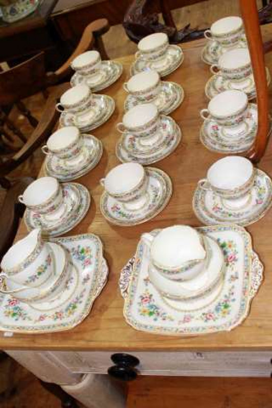 Foley 'Ming Rose' forty piece tea set