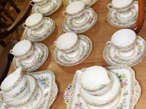 Foley 'Ming Rose' forty piece tea set