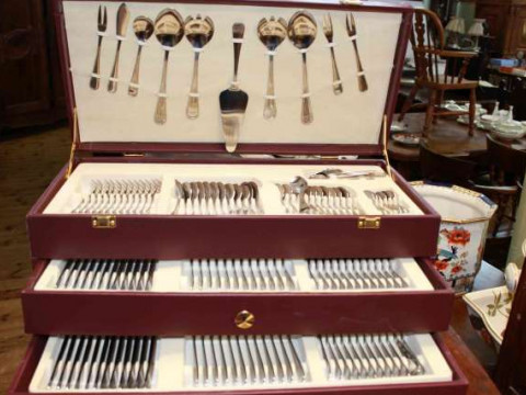 Large canteen of cutlery with twelve place settings