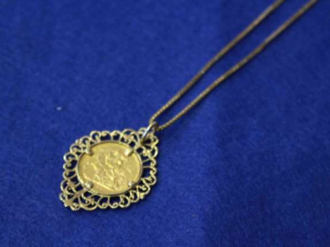 Queen Victoria sovereign, 1900, mounted as a pendant necklace