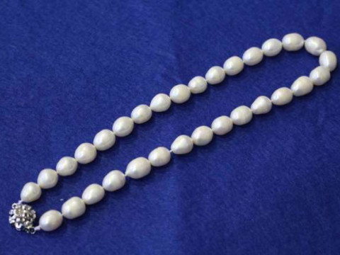 Cultured pearl necklace