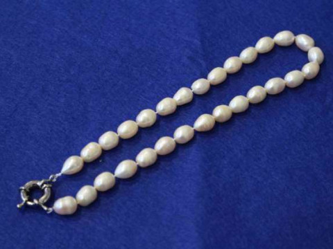 Cultured pearl necklace