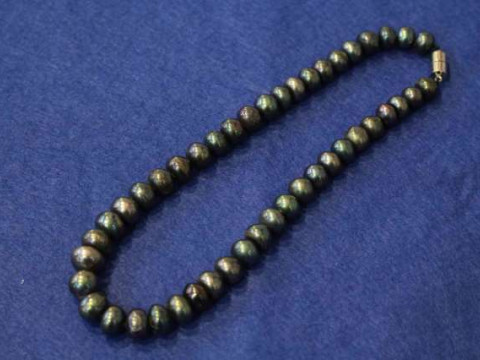 Graduated cultured pearl necklace