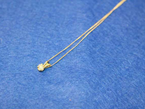 18 carat gold and solitaire diamond pendant necklace