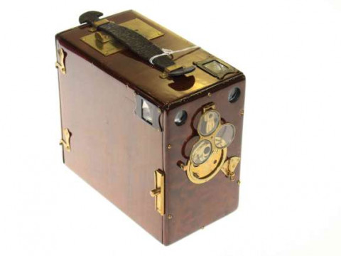 Mahogany falling plate camera