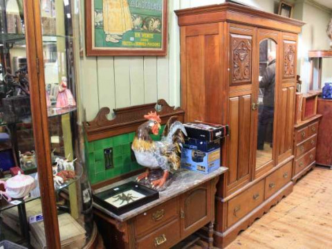 Late Victorian three piece walnut washstand bedroom suite