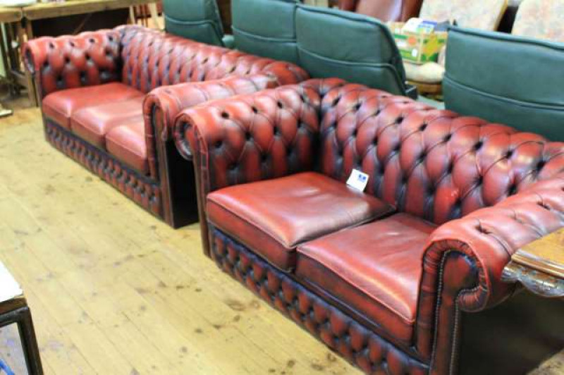 Pair red leather deep buttoned three seater and two seater Chesterfield settees