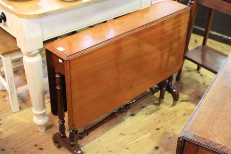 Circular mahogany and satinwood jardiniere stand on three cabriole legs with undershelf