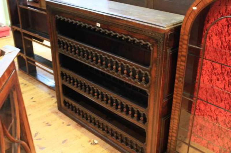 Continental oak and spindle work plate rack