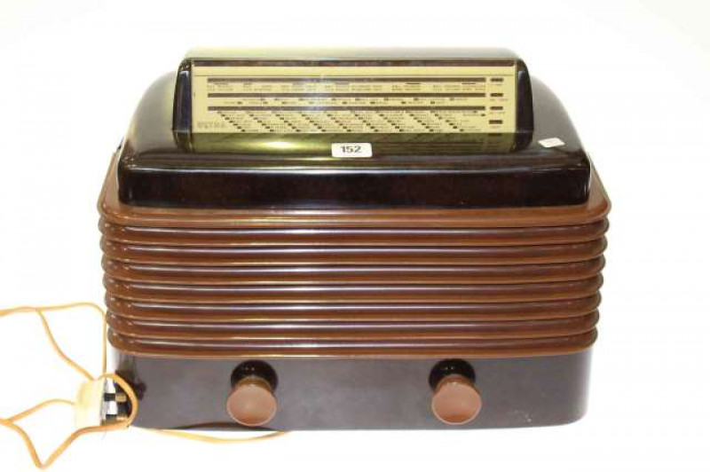 Vintage ultra Bakelite radio