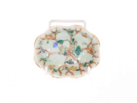 Oriental pottery spoon rest