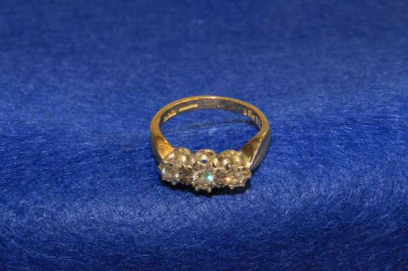 18 carat gold and diamond ring, size L