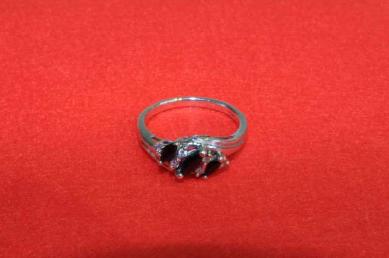 9 carat gold ring, size K