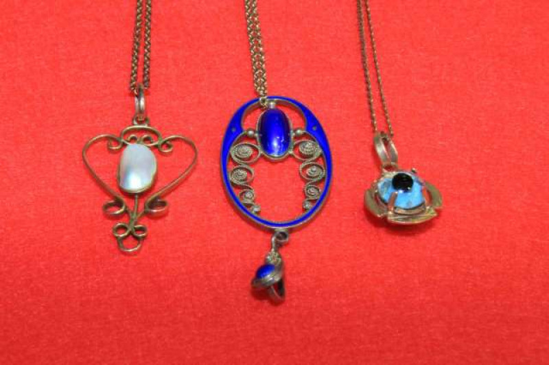 Three Edwardian pendant necklaces