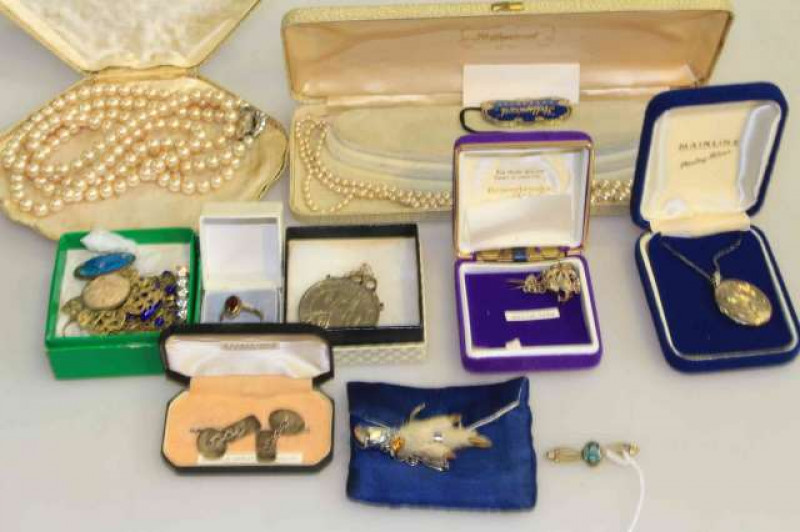 Collection of jewellery