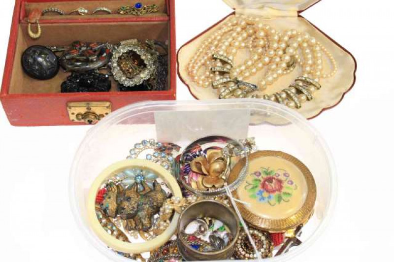 Collection of costume jewellery