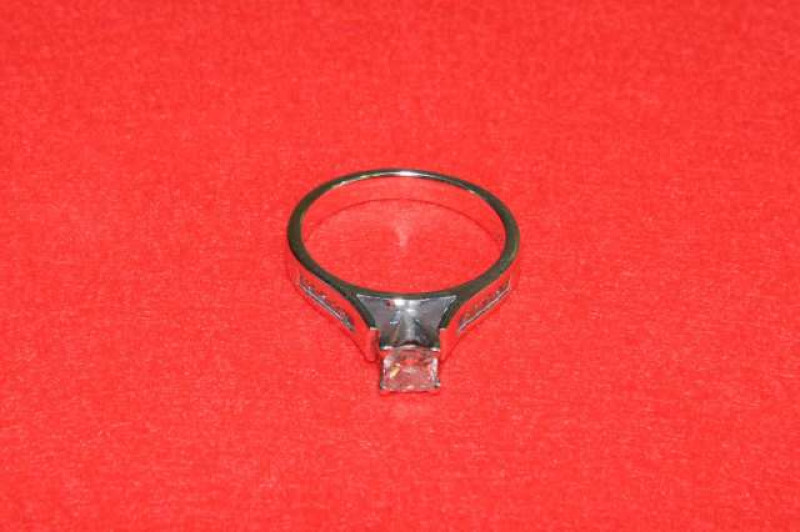 18 carat gold and diamond ring, size M 1/2