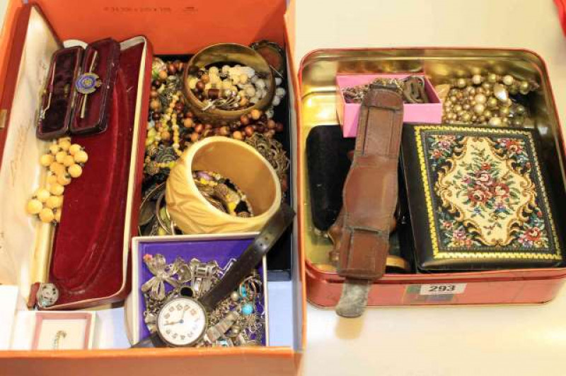 Two boxes of jewellery