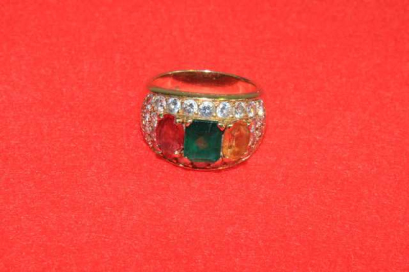18 carat gold multi-gem ring, size L 1/2