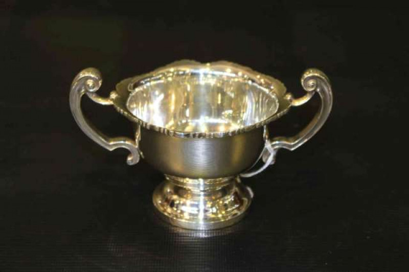 Silver two-handled sugar bowl, Monoah Rhodes, London 1914, 4.7oz