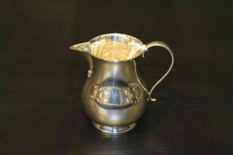Silver cream jug, London 1927, 3.2oz