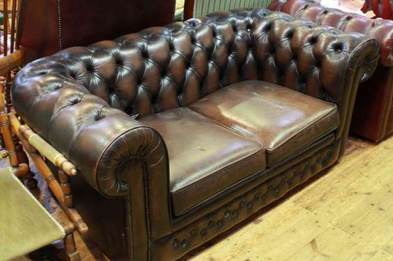 Thomas Lloyd brown deep buttoned leather two seater Chesterfield settee