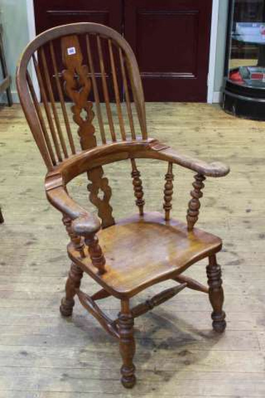 Windsor broad arm pierced splat back elbow chair