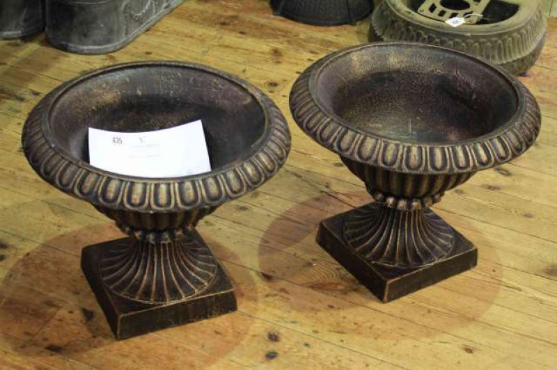 Pair cast pedestal garden urs