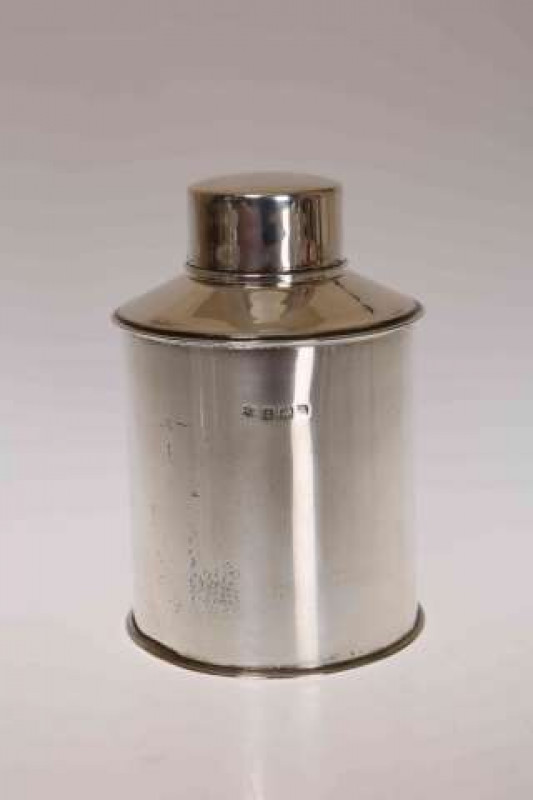 A GEORGE V SILVER TEA CADDY, Birmingham 1912, cylindrical. 2.6oz, 10.5cm