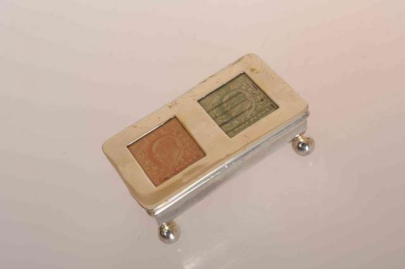 A LATE VICTORIAN SILVER DOUBLE STAMP BOX, Birmingham 1898, with sprung top and ball feet. 6cm by 3.5cm