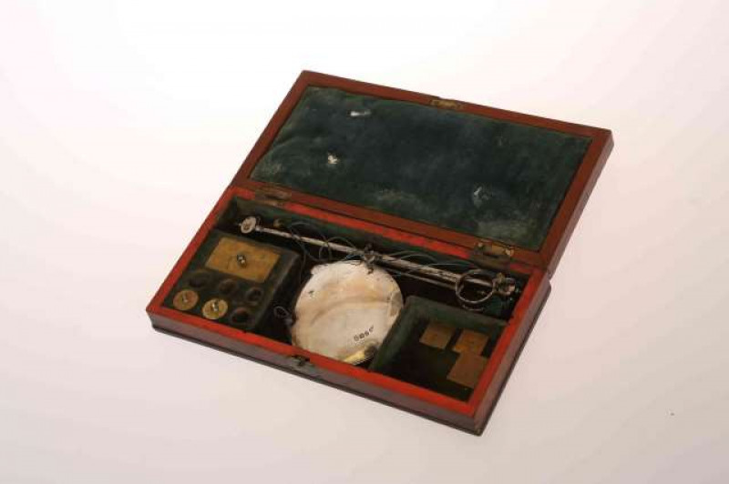 A SET OF GEORGIAN SCALES, the silver pans hallmarked Henry Green, London 1792, in a mahogany box.