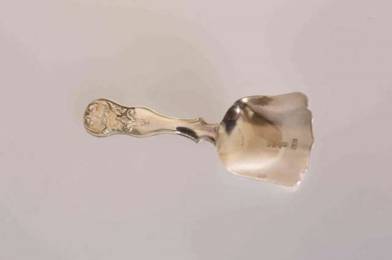 A VICTORIAN SILVER CADDY SPOON, Birmingham 1852. 8.5cm