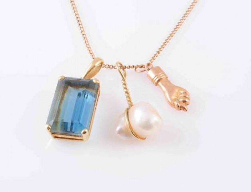 A BLUE TOPAZ AND BAROQUE PEARL NECKLACE CHAIN, the rectangular cut blue topaz four claw set in a simple open mount, suspending from a fixed oval bale, a baroque pearl suspending from a fixed twisted metal drop, and a clenched fist fob, all suspending on a