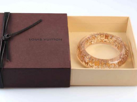 A LUCITE AND GOLD LEAF BANGLE BY LOUIS VUITTON, the clear coloured bangle...