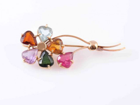 A MULTI GEM SET FLOWER BROOCH, the oval cut amethyst, garnet, aquamarine,...