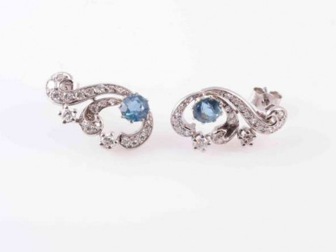 A PAIR OF AQUAMARINE AND DIAMOND EARRINGS, CIRCA 1910, the round cut aquamarine...