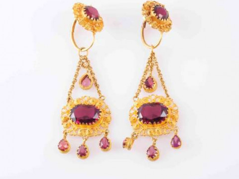 A PAIR OF GARNET EARRINGS, CIRCA 1880, the three pear cut claw set garnet...
