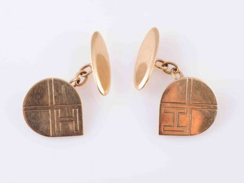 A PAIR OF GOLD CUFFLINKS, the tapering circular plaque with engraved detailing...