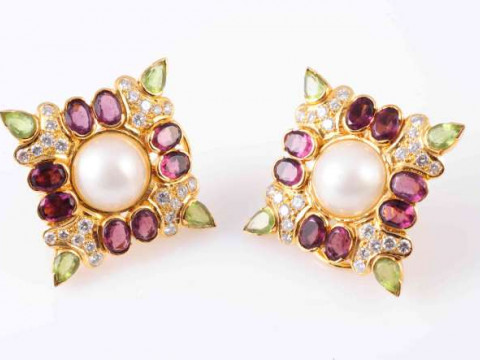 A PAIR OF MABE PEARL, AMETHYST, PERIDOT AND DIAMOND EARRINGS, the mabe...