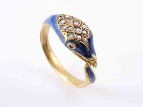 A VICTORIAN GOLD, ENAMEL AND DIAMOND SNAKE RING, CIRCA 1860, the head...