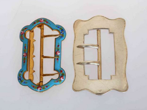 AN ENAMEL BUCKLE, decorated with flowerheads, 6cm by 3cm; and A SILVER...