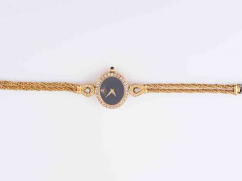 BAUME & MERCIER, A LADY'S 18 CARAT GOLD AND DIAMOND QUARTZ WRISTWATCH,...