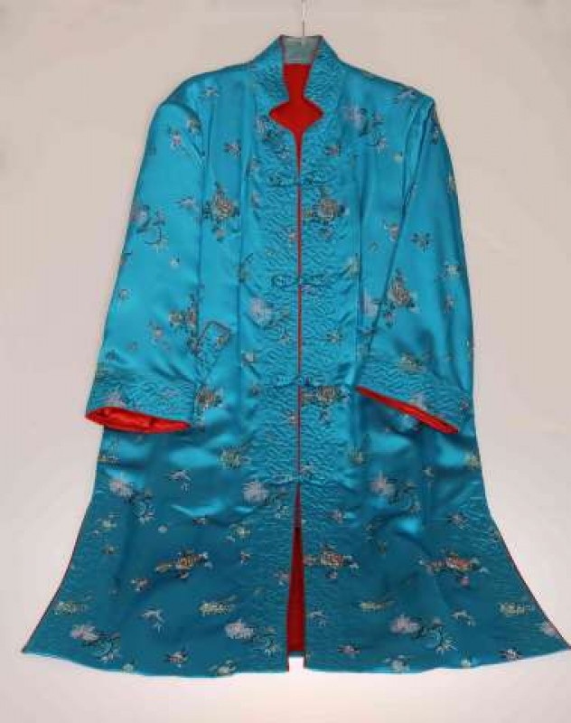 A CHINESE SILK KIMONO.