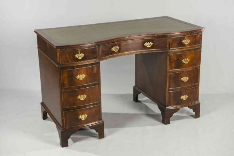 A GEORGE III STYLE MAHOGANY SERPENTINE PEDESTAL DESK, with three frieze drawers over a pair of pedestals, each fitted with three drawers, raised on bracket feet. 76cm by 120cm by 59cm