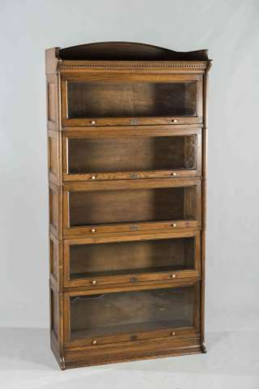 A LEBUS OAK STACKING BOOKCASE, EARLY 20TH CENTURY, five sections. 185cm high, 88cm wide