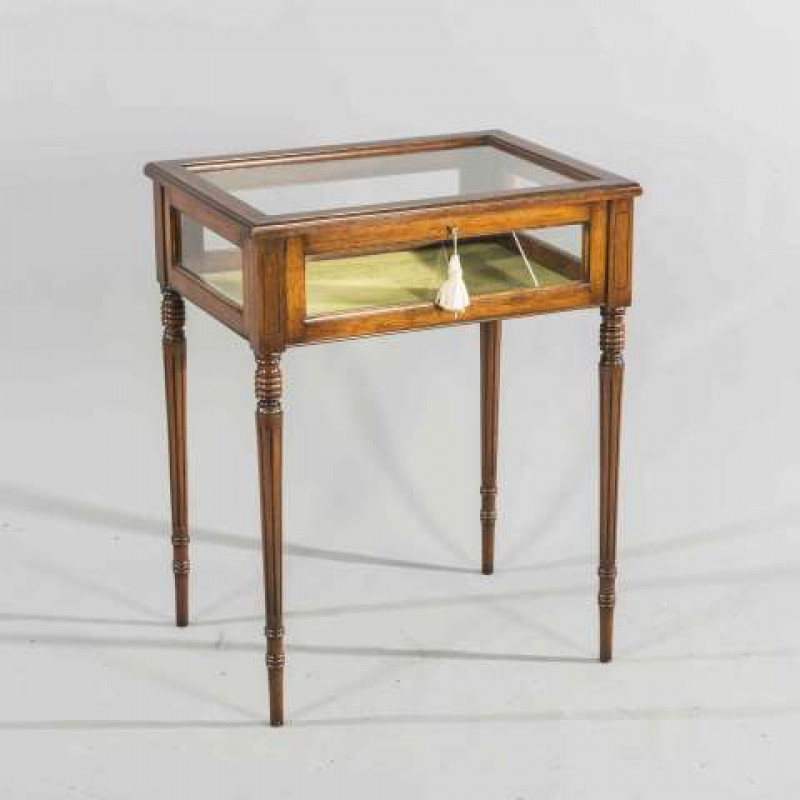 A SATINWOOD BANDED BIJOUTERIE TABLE, with moulded rectangular top, raised on fluted tapering legs. 75cm by 60cm by 45.5cm