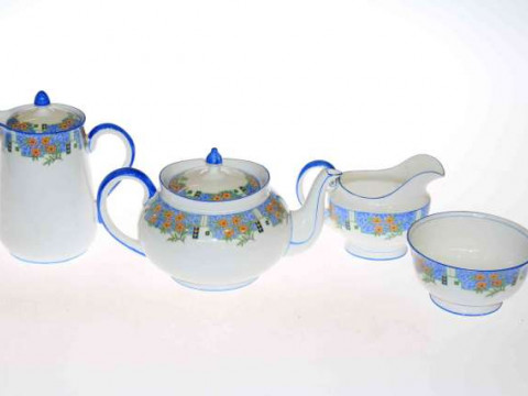 Aynsley twenty-three piece floral decorated tea service