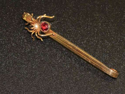 9 carat gold brooch with spider